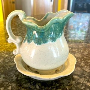 Beautiful‎ Country CDP Corp. Planter with attached Saucer